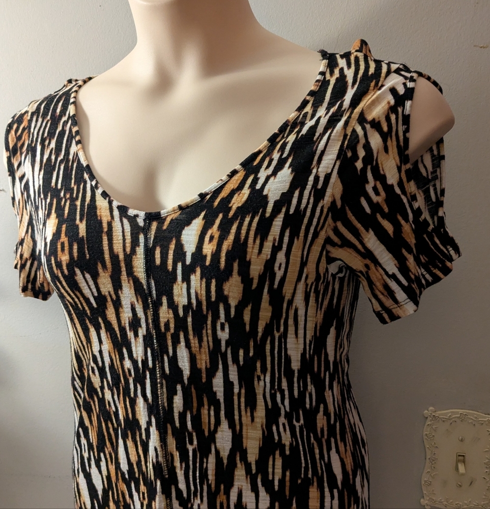 Cold Shoulder Top - Picture 2 of 4